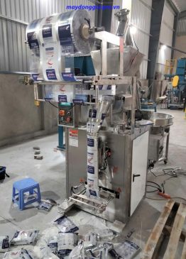 Lắp đặt máy đóng gói bột chà ron tại xưởng khách hàng lắp đặt máy đóng gói bột chà ron tại xưởng khách hàng